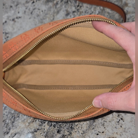 Dooney & Bourke crossbody bag in orange/salmon EUC - Picture 13 of 15